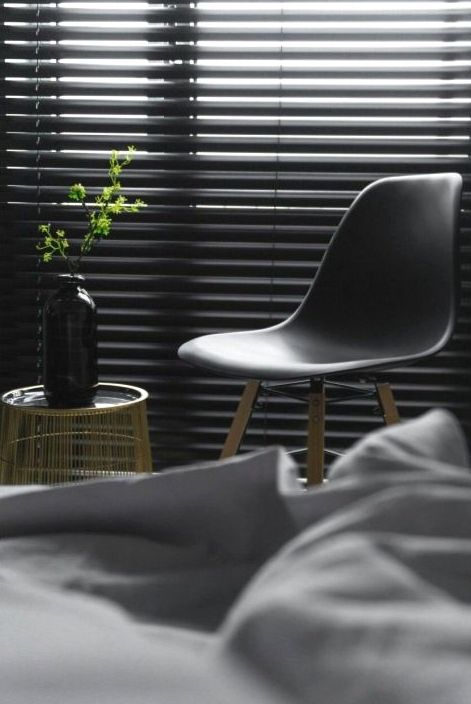 Sliding door detail